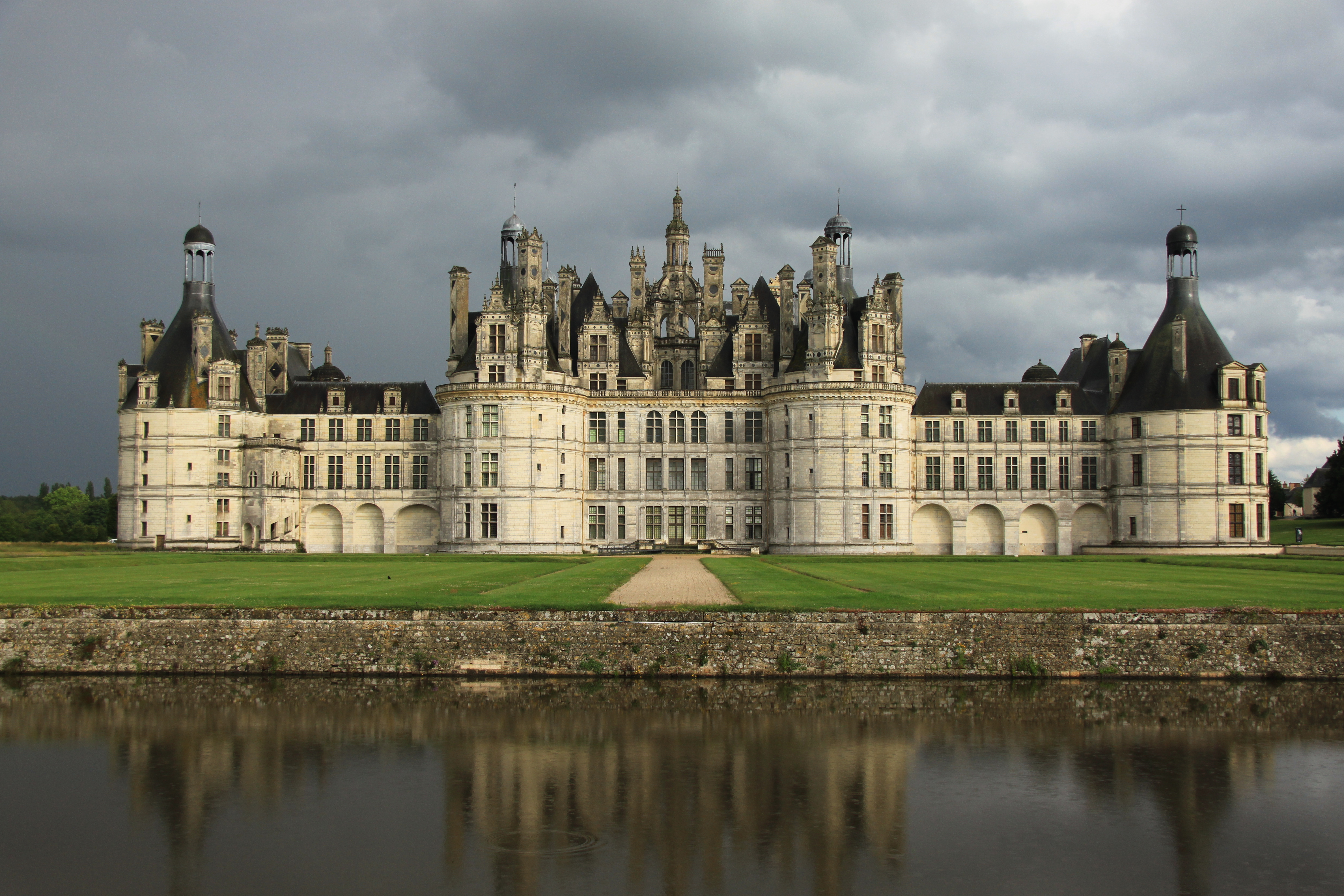 Around the World: Chateau de Chambord – Ordinary Phenomena